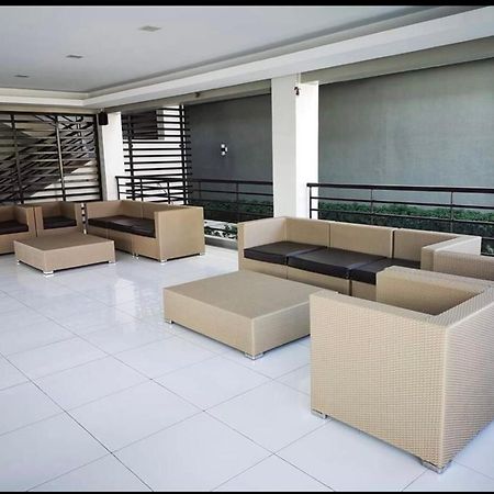אילוילו One Spatial Two Bedroom Condominium Unit With Pool And Gym Free Netflix And Wifi מראה חיצוני תמונה