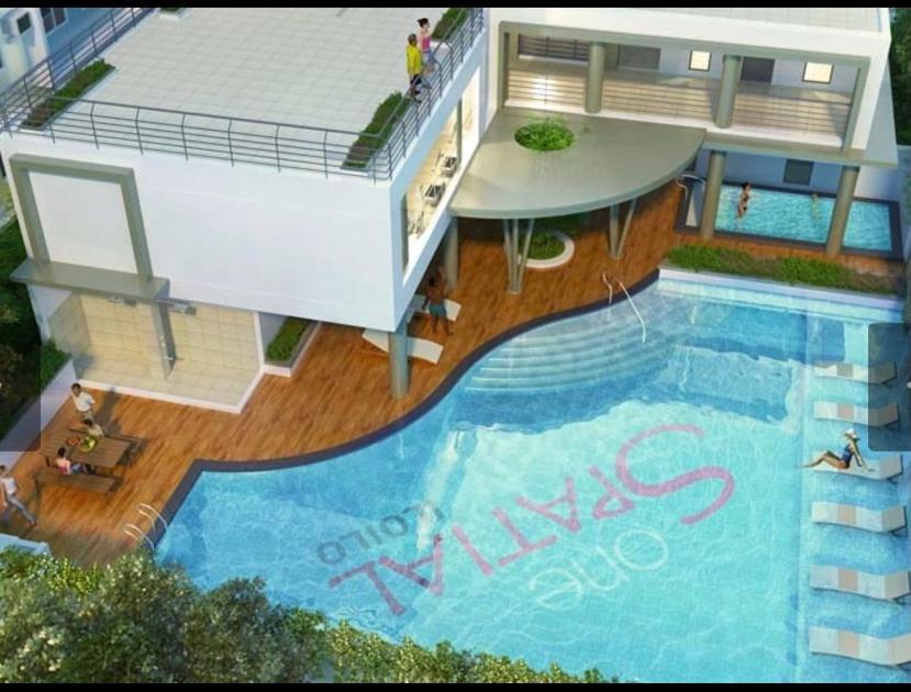 אילוילו One Spatial Two Bedroom Condominium Unit With Pool And Gym Free Netflix And Wifi מראה חיצוני תמונה