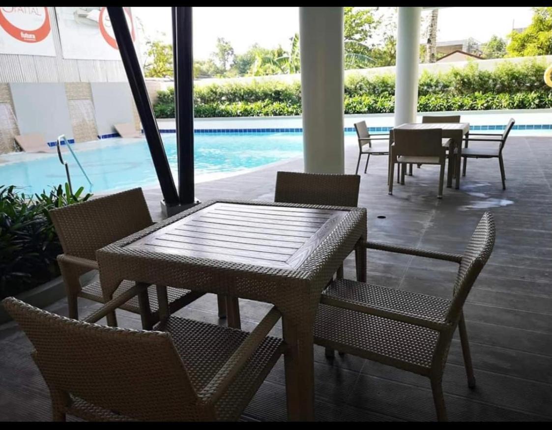 אילוילו One Spatial Two Bedroom Condominium Unit With Pool And Gym Free Netflix And Wifi מראה חיצוני תמונה