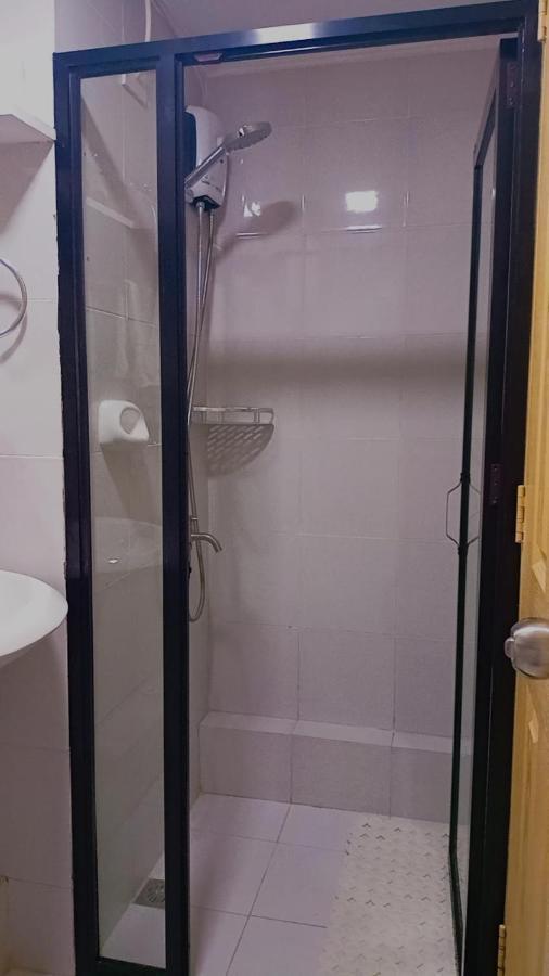 אילוילו One Spatial Two Bedroom Condominium Unit With Pool And Gym Free Netflix And Wifi מראה חיצוני תמונה