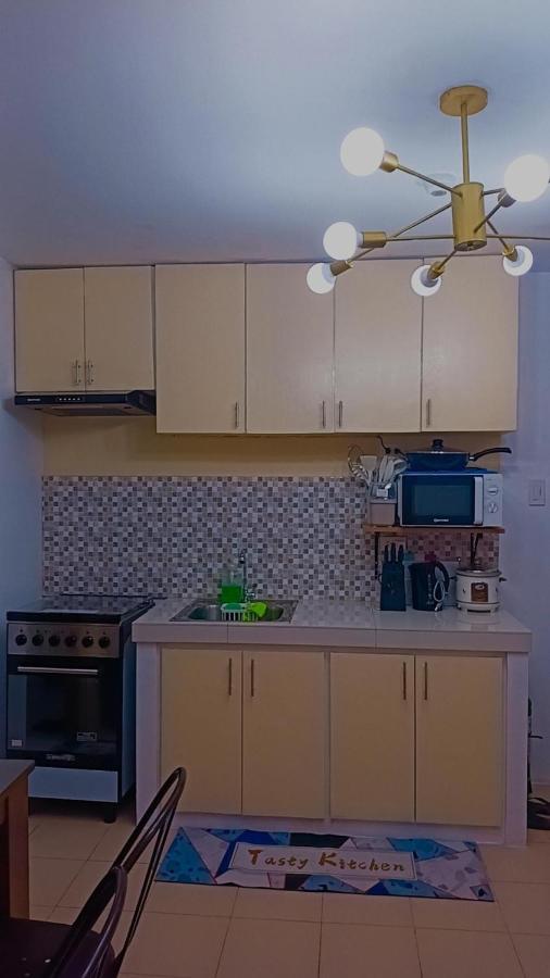 אילוילו One Spatial Two Bedroom Condominium Unit With Pool And Gym Free Netflix And Wifi מראה חיצוני תמונה
