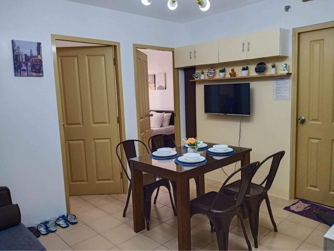 אילוילו One Spatial Two Bedroom Condominium Unit With Pool And Gym Free Netflix And Wifi מראה חיצוני תמונה